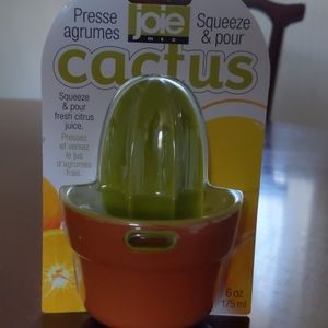 Cactus style juicer